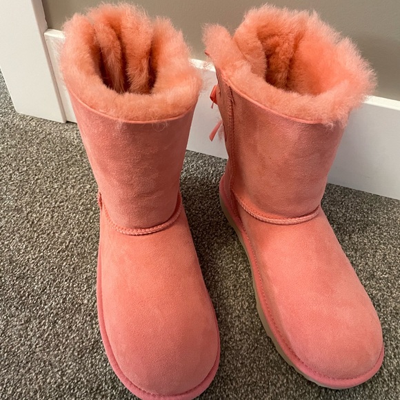 Ladies Uggs - Picture 3 of 3